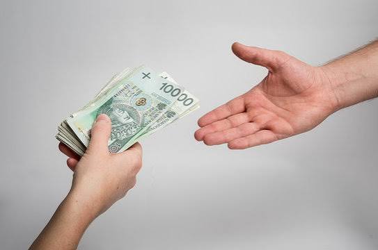 Przekazanie gotówki do ręki za nieruchomość