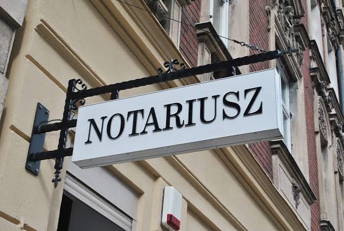 Tabliczka kancelarii notarialnej - bezpieczny skup nieruchomości